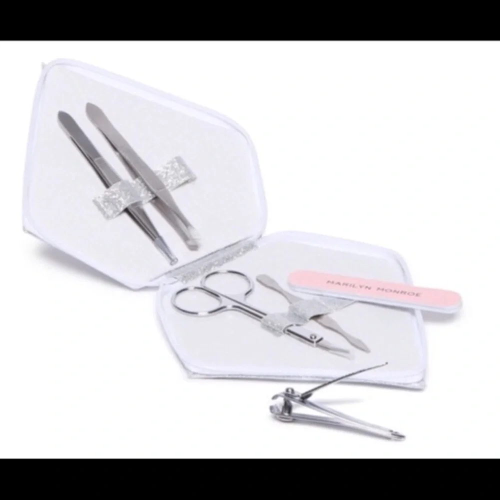 🎉Host Pick🎉 Vintage Marylin Monroe Diamond Manicure Set